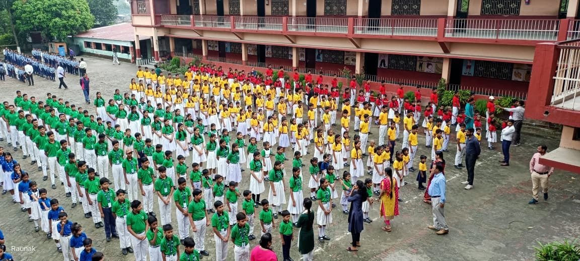 Rajhans Public School students at assembly, Ramnagar